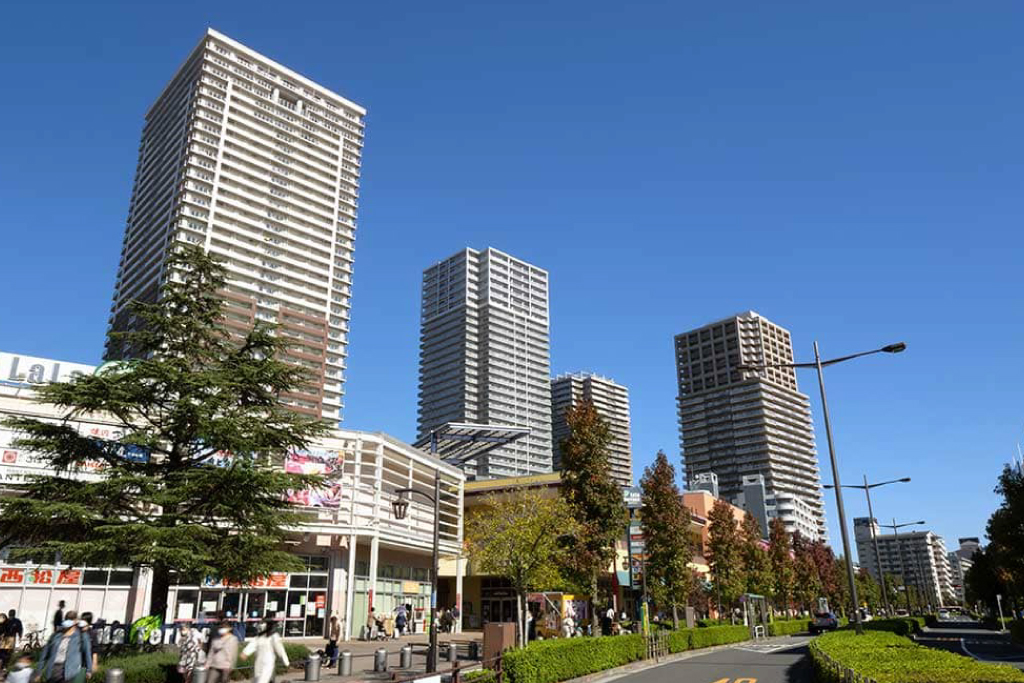 ペアローンのリスクをもっとも整理しやすい方法は、家を売却し、その代金で住宅ローンを完済すること。不動産の売却価格が住宅ローン残高を上回る場合は、売却代金でローンを返済し、残った金額を財産分与の対象とすることも可能。