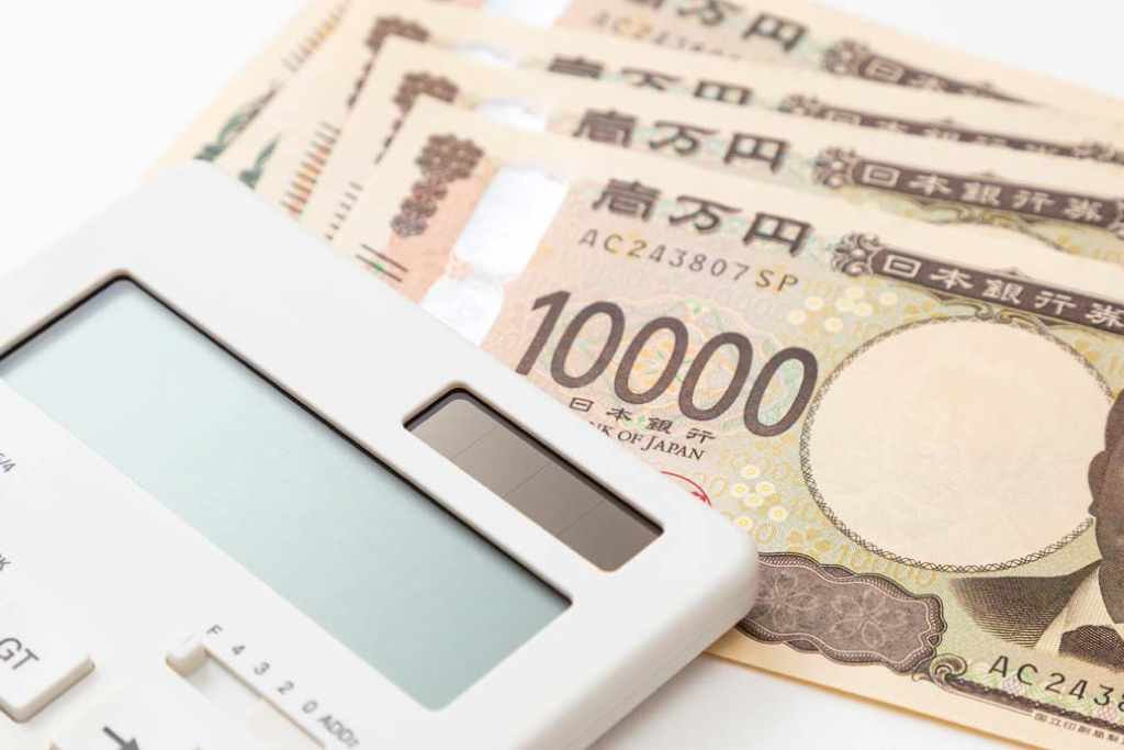 名義書換料とは、地主の承諾（または裁判所の許可）と引き換えに支払うお金です。借地権の売却では、一般に借地権価格の10%程度が目安といわれます。